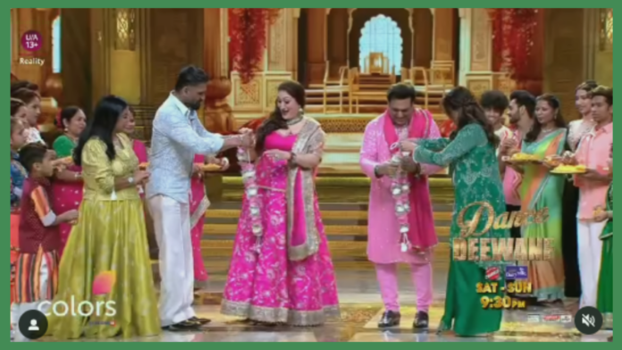 Watch Video : Madhuri Dixit got Govinda married at the age of 60, garlanded her partner on stage