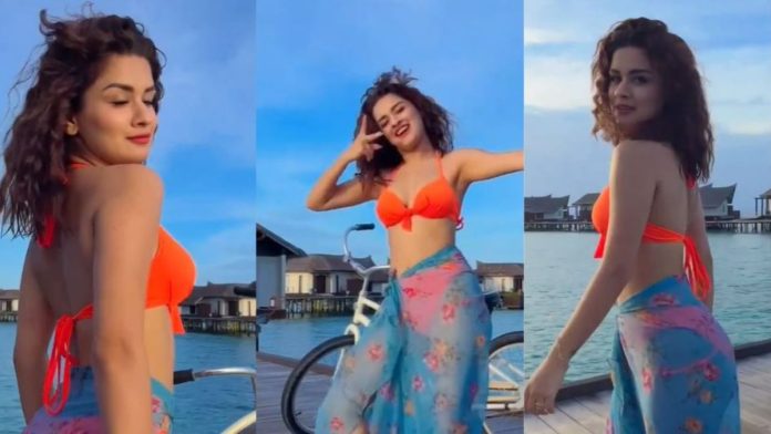 Avneet Kaur did an amazing dance in bikini wearing water villa, fans went crazy after seeing her sensuous moves
