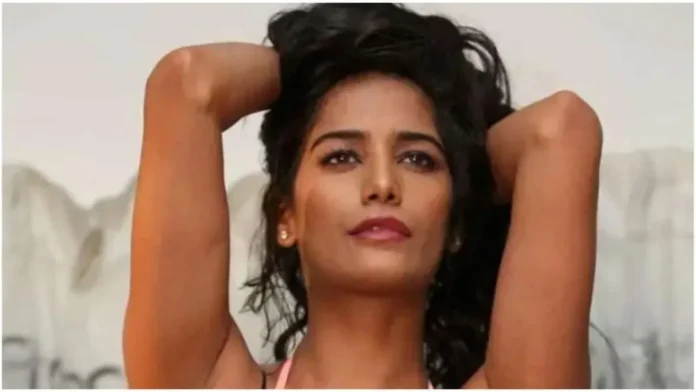 Poonam Pandey Bo*ld Video : The actress showed her hot style in black bikini, fans started sighing after watching the video.