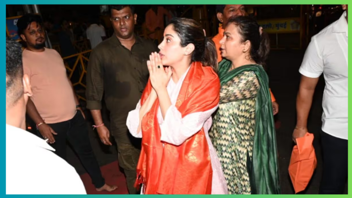 Janhvi Kapoor reached Siddhivinayak temple on Gudi Padwa, video went viral