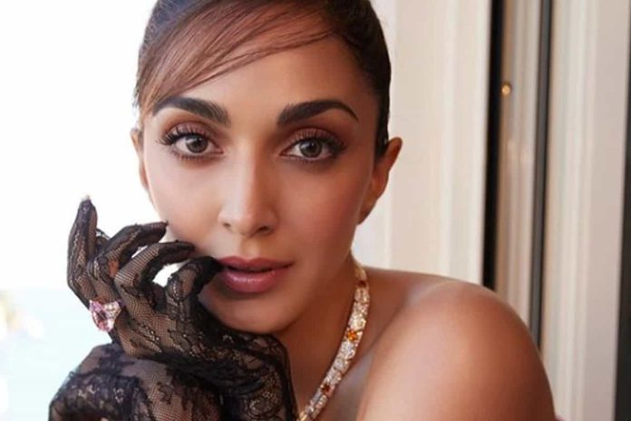 Kiara Advani Necklace Cost : Kiara made her Cannes debut in Barbie look, diamond necklace attracted attention, the price is so much that many will buy luxury houses.