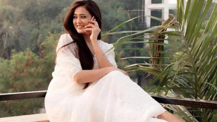 Shweta Tiwari spread her charm in white look, fans said 