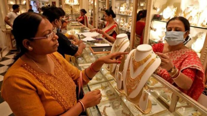 Gold Price Today: Gold became cheaper before Diwali, gold prices fell, check the rate of October 23