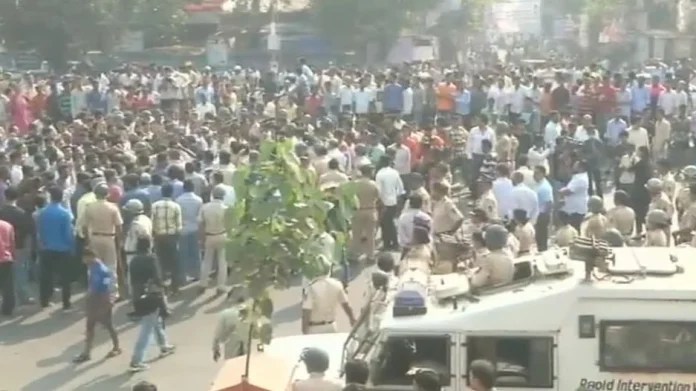 Mumbai News: Riot in Jogeshwari; Mob Pats Stones at Police, 5 Injured